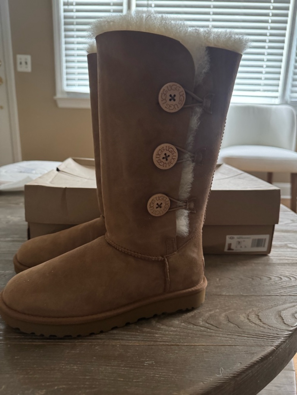 UGG Bailey Button Triplet II Boot
Chestnut (Women's) Size 7